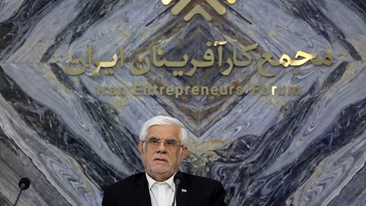 عارف: دولت در حال پیگیری مشکلات بخش خصوصی در قالب اصلاحات ساختار اقتصادی است 