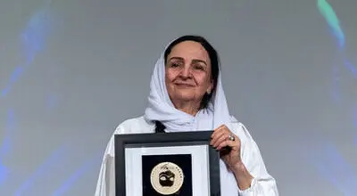 استایل رنگی گلاب آدینه در اکران مردمی سریال «بامداد خمار» در قزوین + عکس