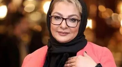 عکس لاکچری و استایل خاص لاله صبوری در کافه لوکس با عینک چند میلیونی