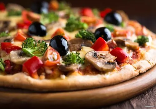طرز تهیه پیتزا چیلی تند؛ ساده و خوشمزه

