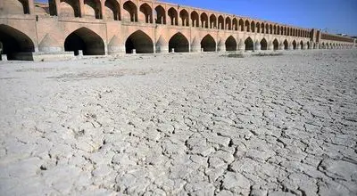 زاینده‌رود به مرز هشدار رسید؛ کاهش بی‌سابقه حجم سد
