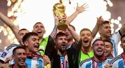 مسی از پیراهن قهرمان جهان رونمایی کرد