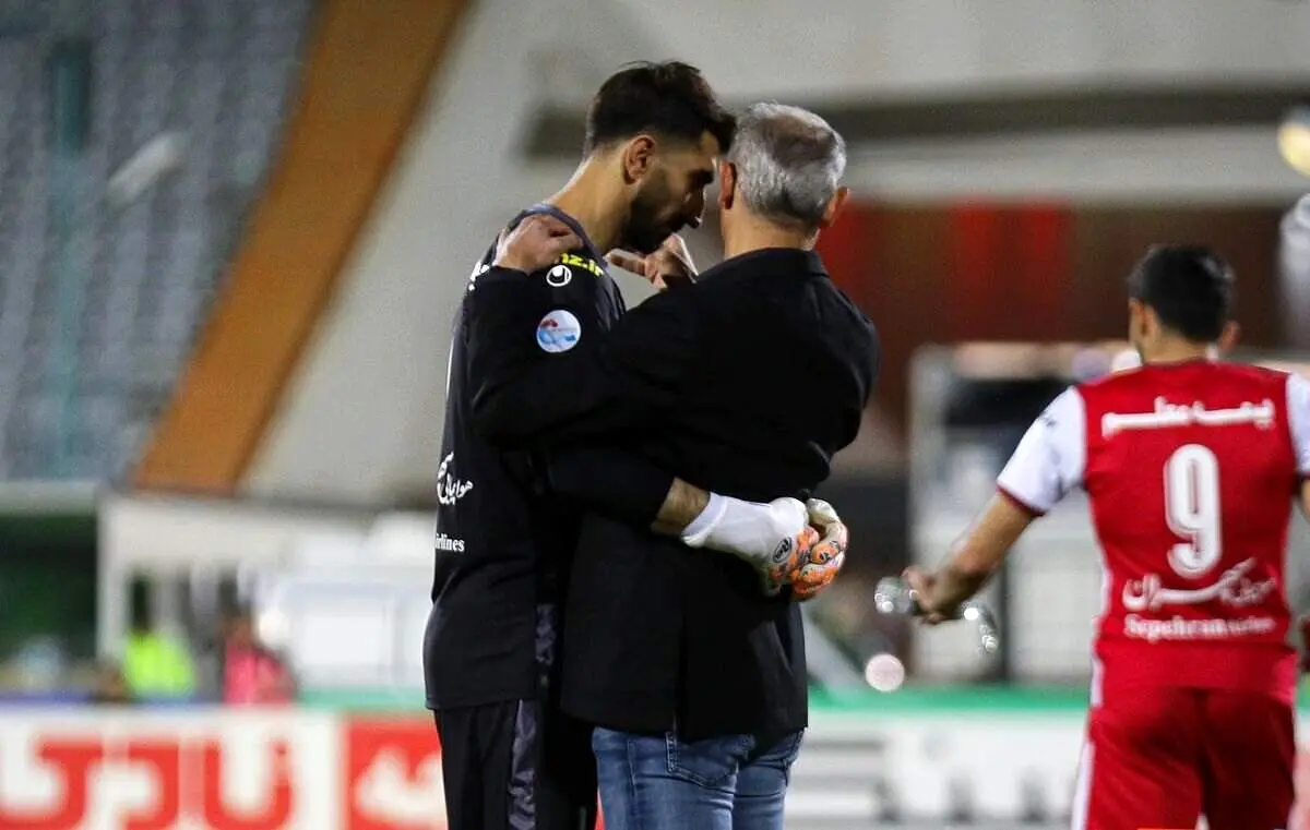 تبعات باخت تراکتور به پرسپولیس؛ حمله هواداران به بیرانوند + عکس