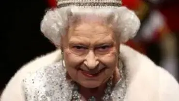 ملکه الیزابت در کنار مادرش در جشن تاجگذاری؛ سال ۱۳۱۶