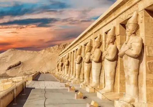 کشف سه‌هزار و ۳۰۰ ساله: جزئیاتی از زندگی  فرعون در زیر کفش‌های او