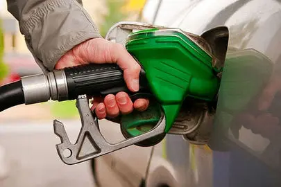 
قیمت بنزین افزایش می‌یابد یا نه؟

