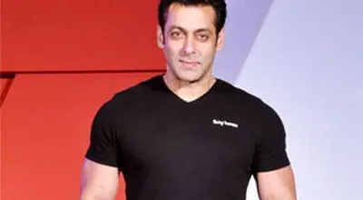 حضور سلمان خان با اسکورت مسلح در خیابان‌های هند!/ویدیو 