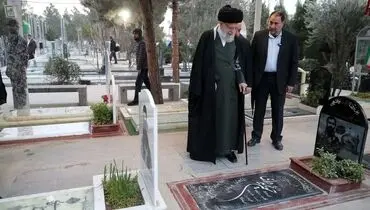 رهبر انقلاب در حرم مطهر امام راحل و گلزار شهدای بهشت زهرا (س) حضور یافتند