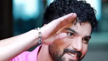 بوسه جنجالی سینا مهراد بر دستان خانم بازیگر خبرساز شد!