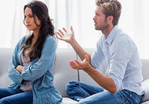 5 مغالطه افراد خودشیفته‌ برای کنترل بحث