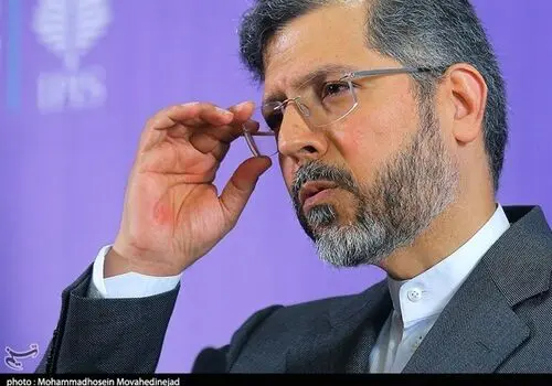  منوچهر متکی: کنترل تنگه هرمز در اختیار ایران است / غرامت دو جنگ را یا می‌دهند یا می‌گیریم 