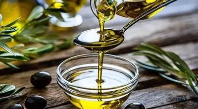 آیا روغن زیتون پوست را سفید میکند؟ | واقعیت یا افسانه!