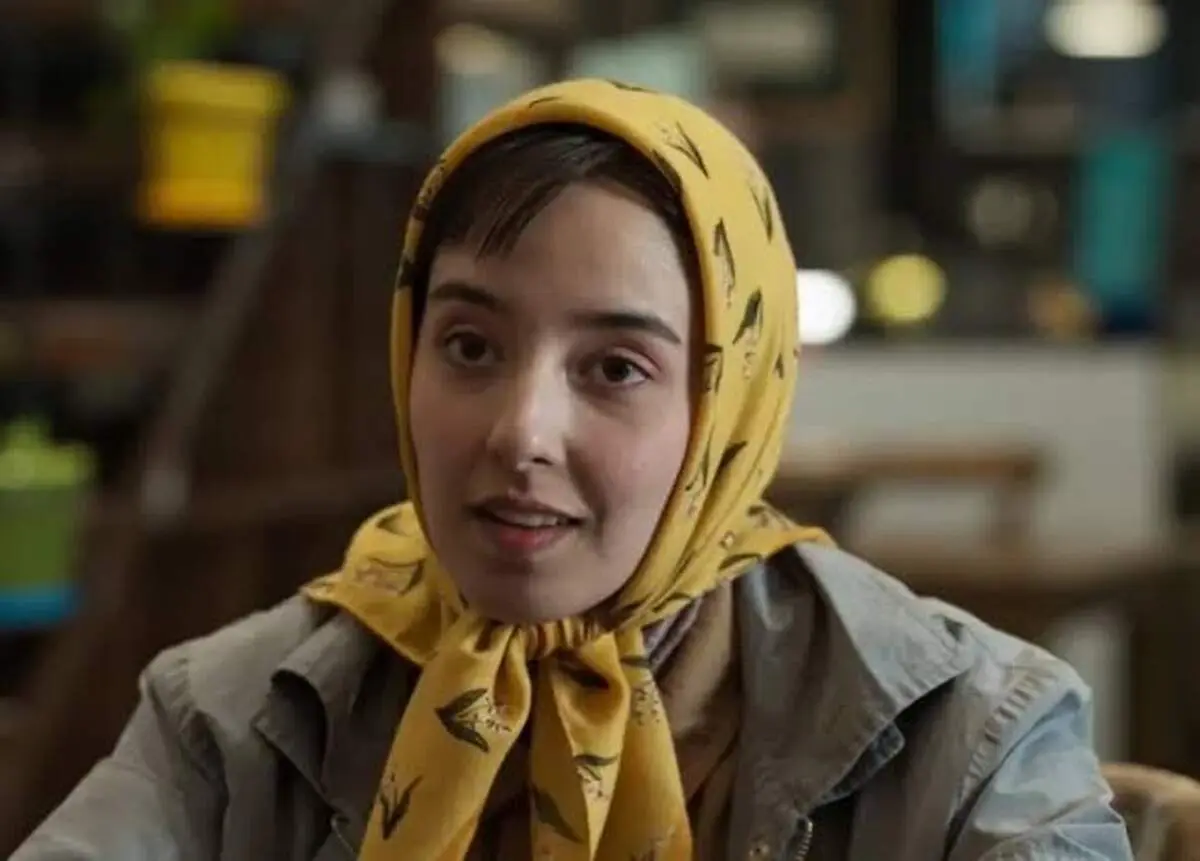 تعجب مجری از استایل نشستن به‌آفرید غفاریان در برنامه+فیلم