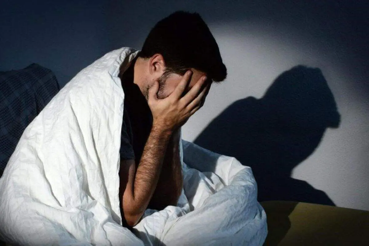 دلیل پریدن از خواب در نیمه شب چیست؟