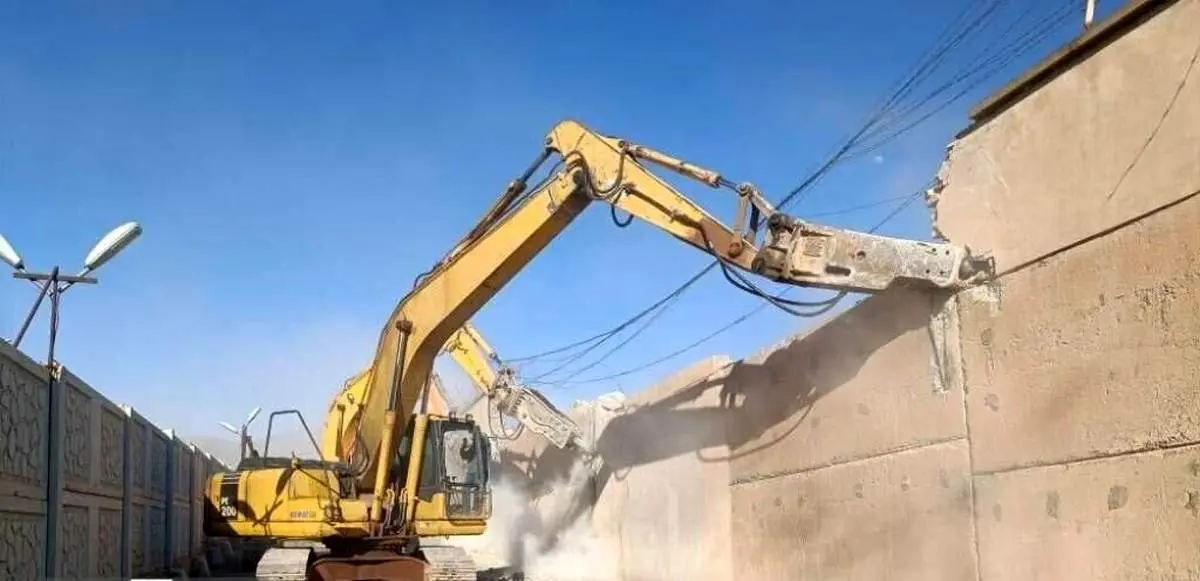 دیوارهای زندان رجایی‌شهر تخریب شد | زندان تخلیه شد