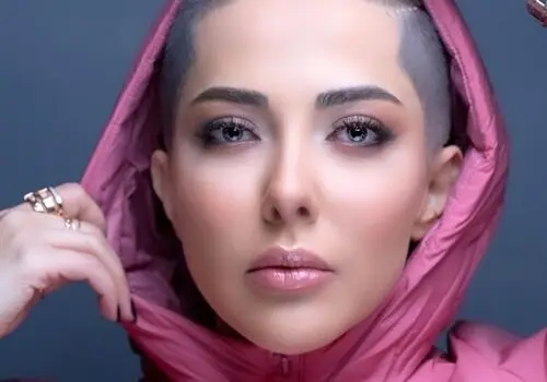لیلا اوتادی با موهای تراشیده؛این بار با کلاه گل 