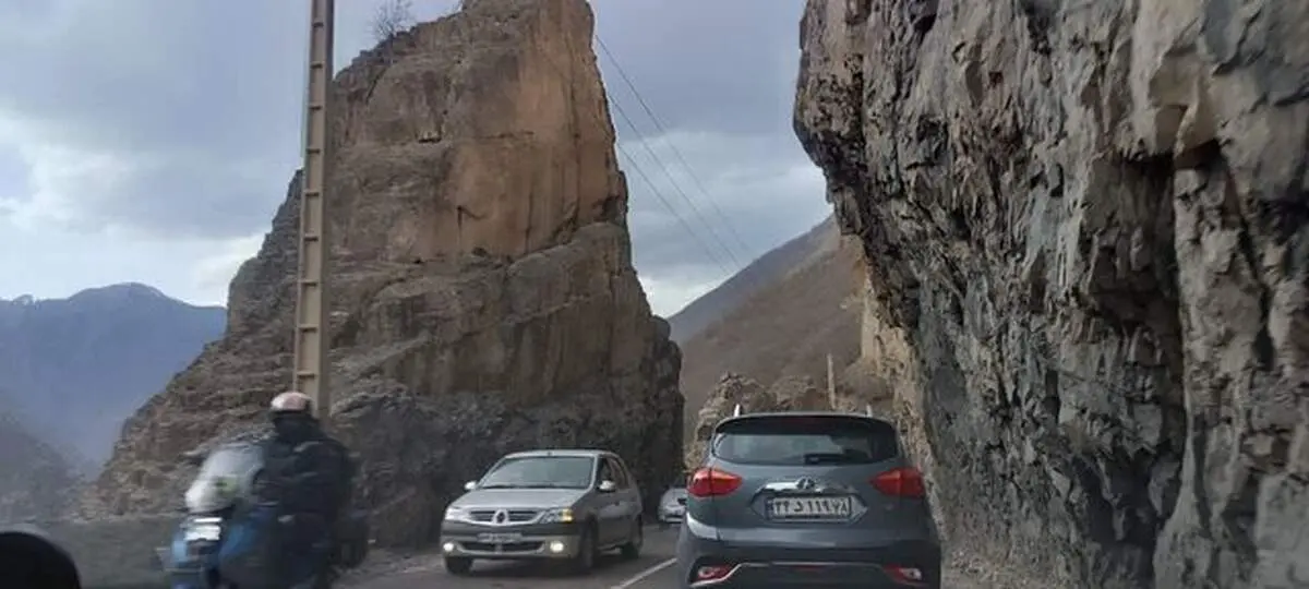 محورکندوان از بالای مرزن آباد مسدود شد