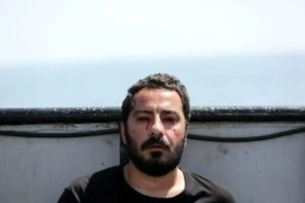 استایل خیابانیِ نوید محمدزاده روی پل عابر پیاده!