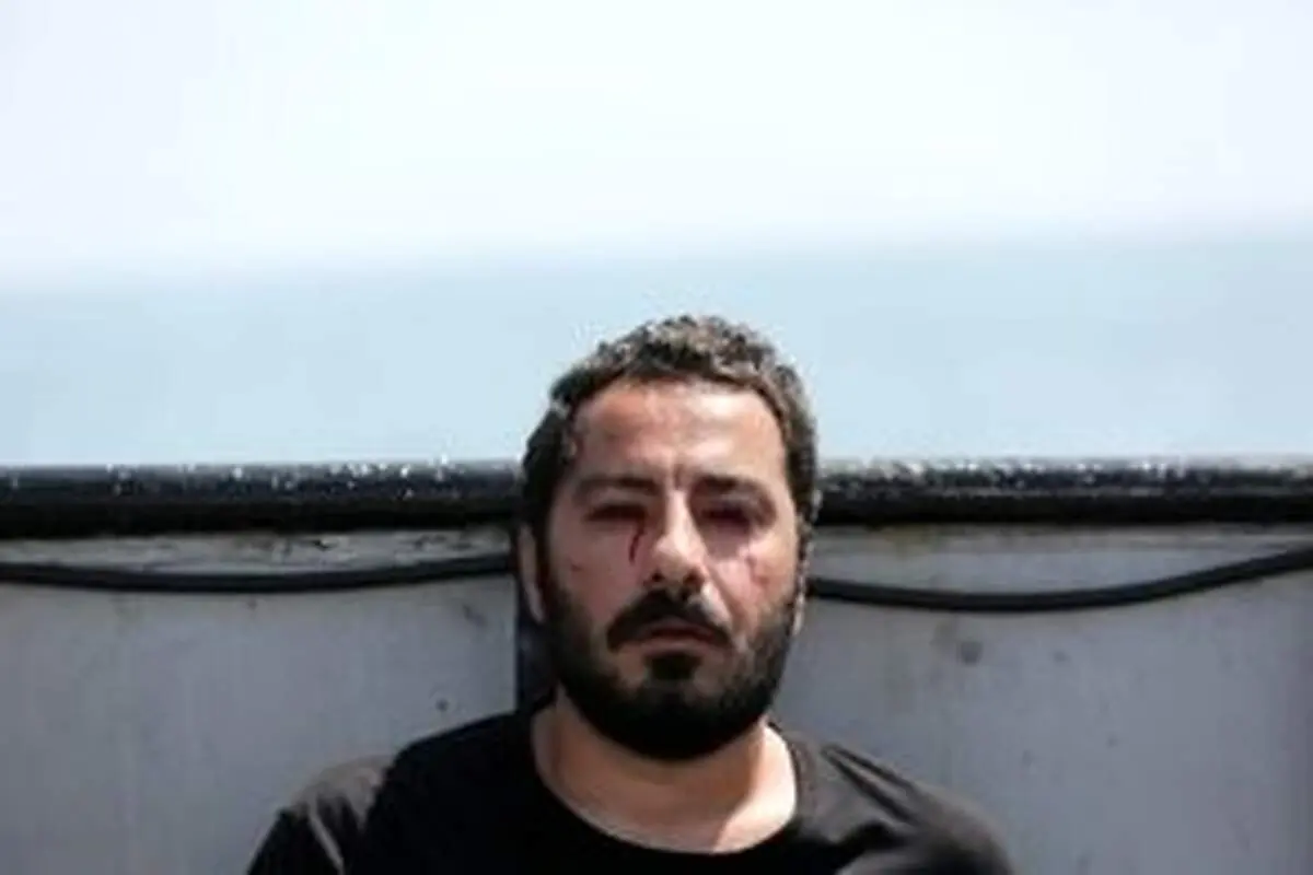 استایل خیابانیِ نوید محمدزاده روی پل عابر پیاده!