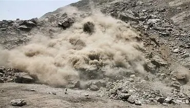 ریزش کوه در اتوبان قزوین _رشت /حد فاصل منجیل _ رودبار + فیلم