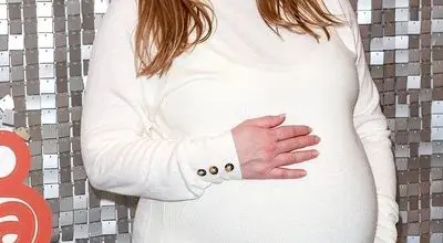 بعد از دو دهه درد و شکست؛ لیز مک‌کلارنون بالاخره مادر شد!