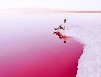 عکس های جذاب از دریاچۀ صورتی شیراز