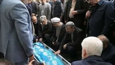 احمدی‌نژاد پس از مدت‌ها در تشییع خواهرش دیده شد
