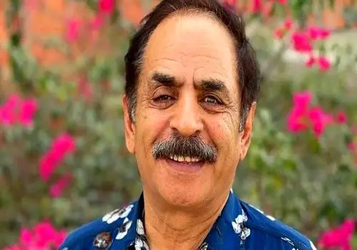 بازیگر جوکر در حال خواندن کتاب همسر رئیس جمهور آمریکا!