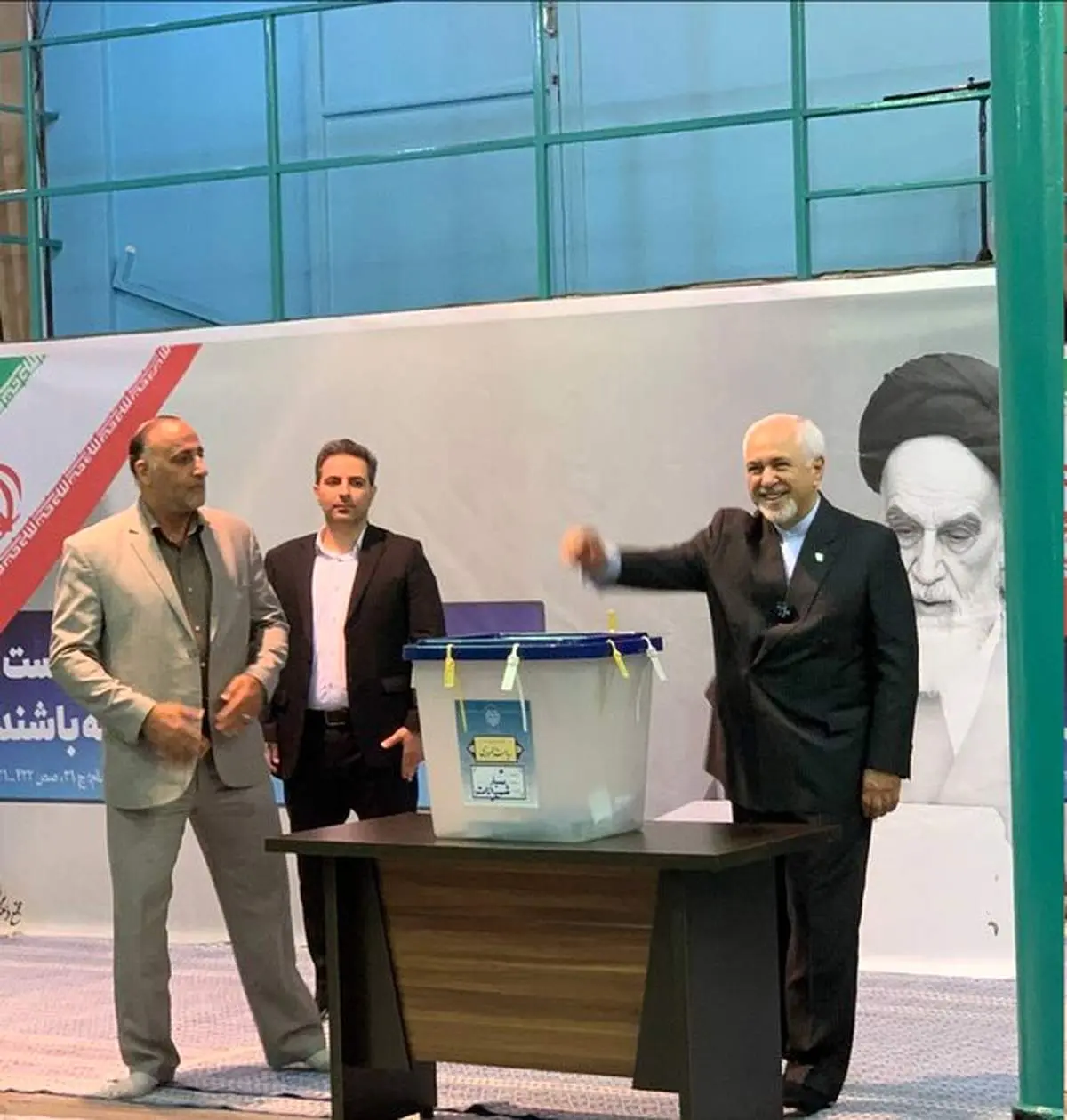 حضور محمد جواد ظریف پای صندوق اخذ رای+ فیلم