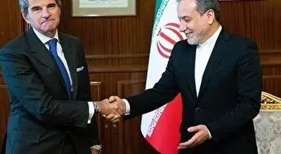 لحظه امضای توافق نامه همکاری آژانس بین المللی انرژی اتمی و ایران + فیلم