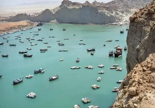 اهدای کمک‌های بانک ملی ایران به مناطق سیل‌زده استان سیستان و بلوچستان/ توزیع 8 تن اقلام دارویی