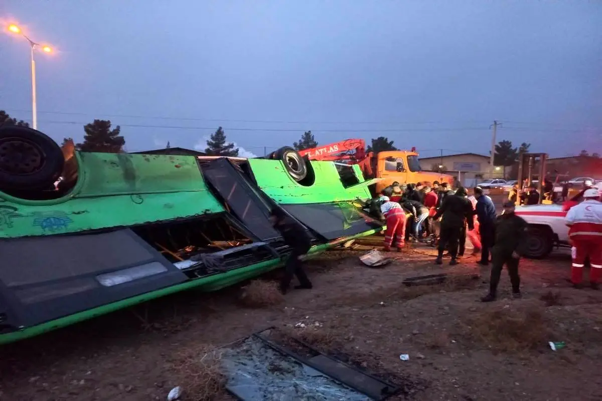   واژگونی اتوبوس در جاده سمنان با ۲۶ مصدوم