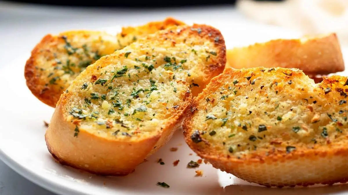 شام امشب با من: طرز تهیه نان سیر خانگی، ساده و خوشمزه!