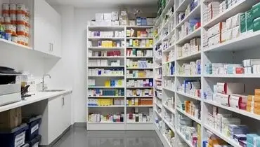 سخنگوی کمیسیون بهداشت: وضعیت ذخایر دارو و تجهیزات پزشکی توسط مجلس و استانداران رصد می‌شود