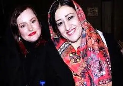 قاب قدیمی از جوانی فاطمه هاشمی و نعیمه نظام دوست