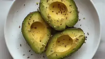 راز قهوه‌ای شدن آووکادو و ۷ راهکار برای حفظ تازگی آن
