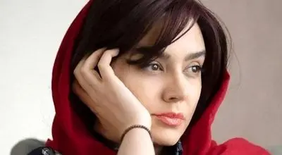 عکس سیگار به دست خانم بازیگر نون خ با تیپ مردانه