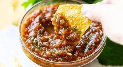 طرز تهیه سس سالسا خانگی؛ طعمی تند و تازه برای انواع غذاها
