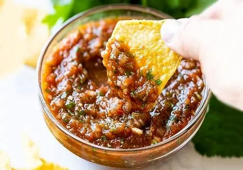 طرز تهیه سس سالسا خانگی؛ طعمی تند و تازه برای انواع غذاها
