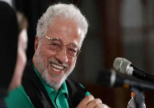 انتقاد تند علیرضا خمسه از سینما: چرا خانواده های عاشق و سالم را به نمایش نمیگذاریم؟