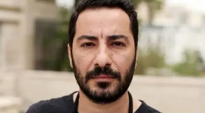 قدرت نمایی نوید محمدزاده  به سبک بروس لی + عکس
