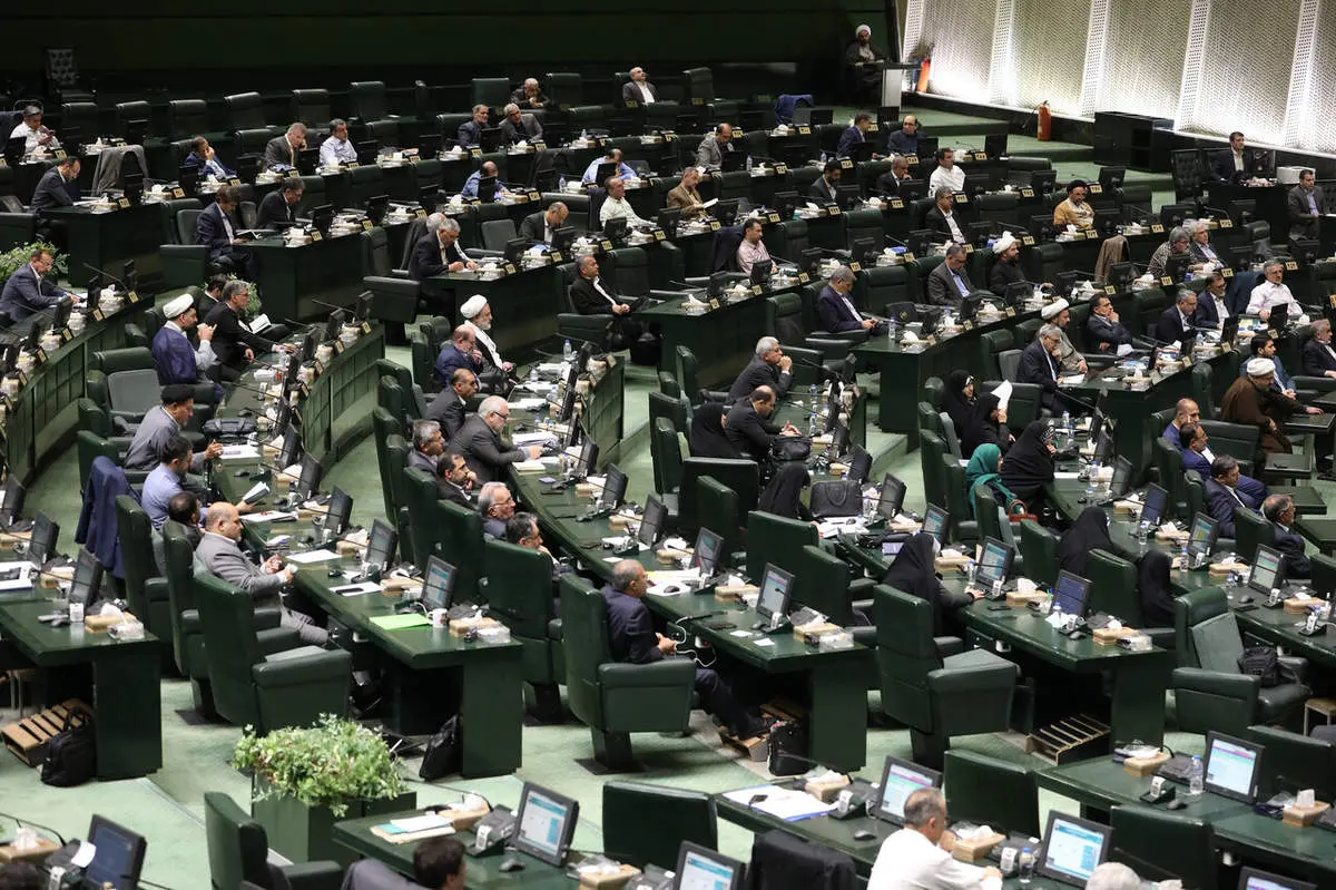 انحلال بانک آینده گام بزرگی برای مقابله با مافیای ثروت بود