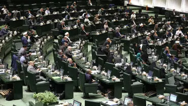 انحلال بانک آینده گام بزرگی برای مقابله با مافیای ثروت بود