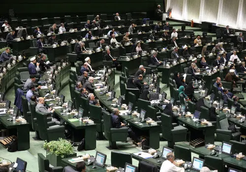 انحلال بانک آینده گام بزرگی برای مقابله با مافیای ثروت بود