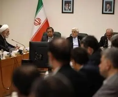 عارف: فرماندهی رهبر انقلاب و وفاداری پزشکیان به نظام بی‌نظیر است
