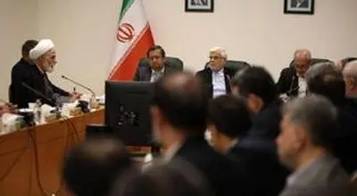 عارف: فرماندهی رهبر انقلاب و وفاداری پزشکیان به نظام بی‌نظیر است
