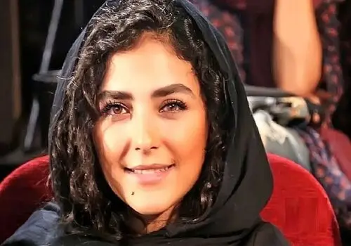 عکسی عجیب با تک گوشواره از هدی زین العابدین
