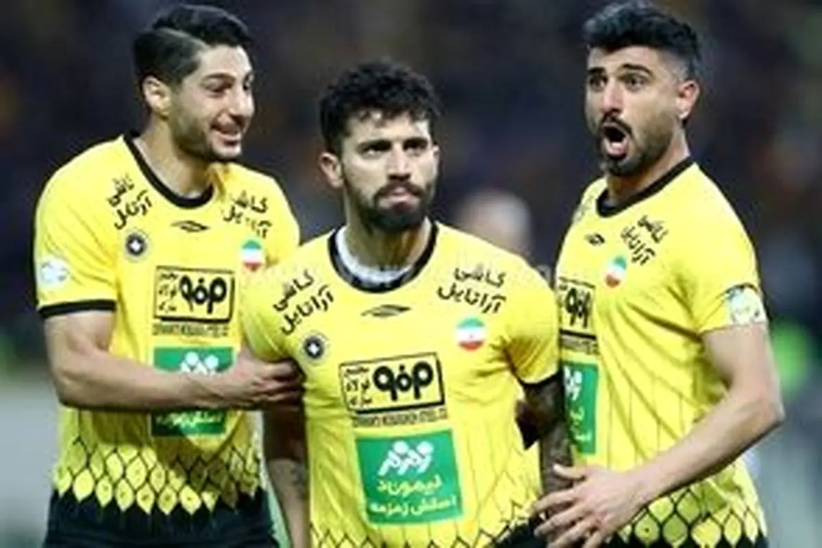 دانشگر به لباس سپاهان گیر داد!