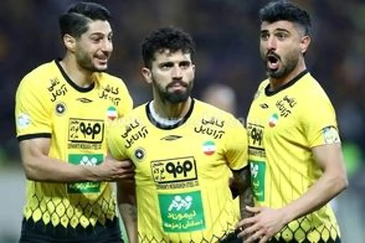 دانشگر به لباس سپاهان گیر داد!