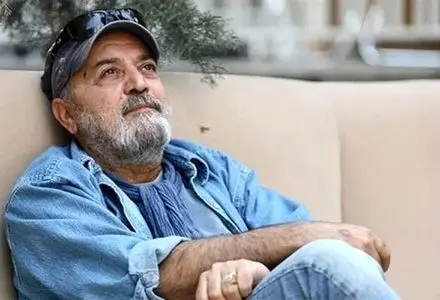 خاطره سیروس مقدم از تماشای «پایتخت» توسط رهبر شهید در کنار نوه‌هایش + فیلم
